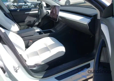 2021 Tesla Model 3 Standard Range Plus Rear-Wheel Drive z USA, uszkodzony, nr VIN 5YJ3E1EA6MF069661